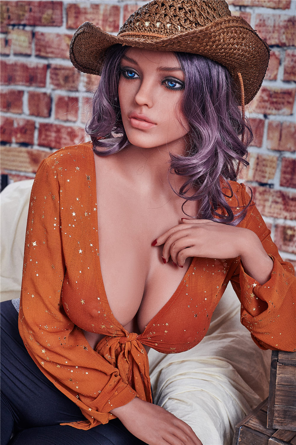 Секс-лялька Debora фото 5 - SexDolls.com.ua Секс лялька Debora у ковбойському капелюсі та глибокому декольте