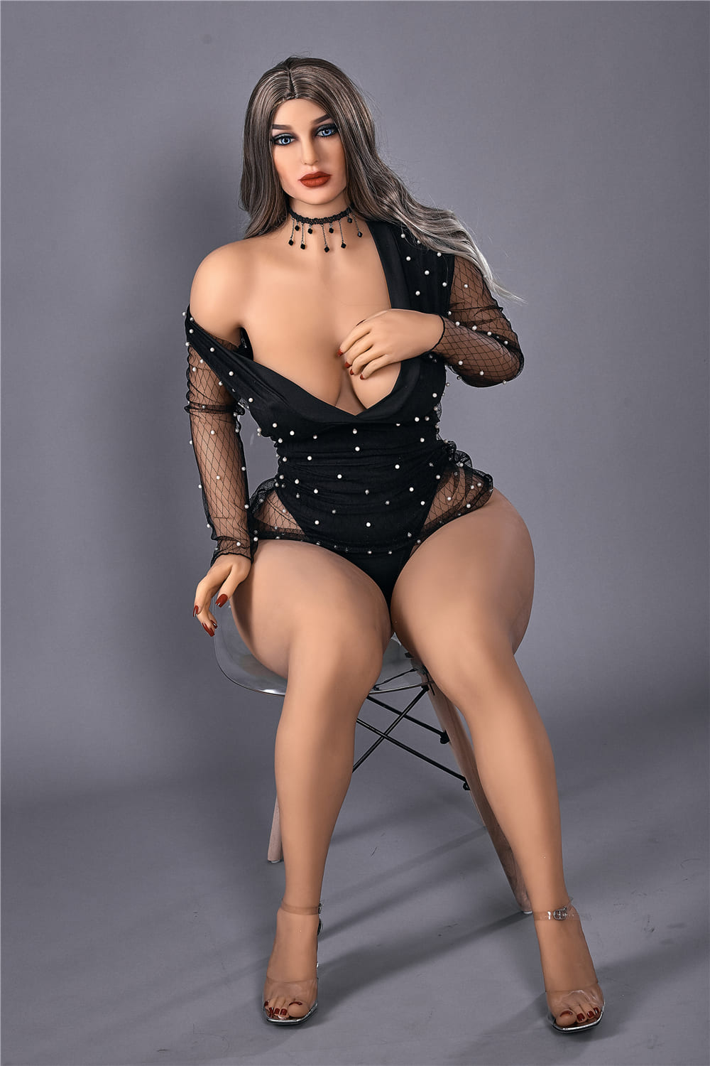 Секс-лялька Olivia фото 12 - SexDolls.com.ua Секс лялька Olivia з пишними формами дивиться прямо