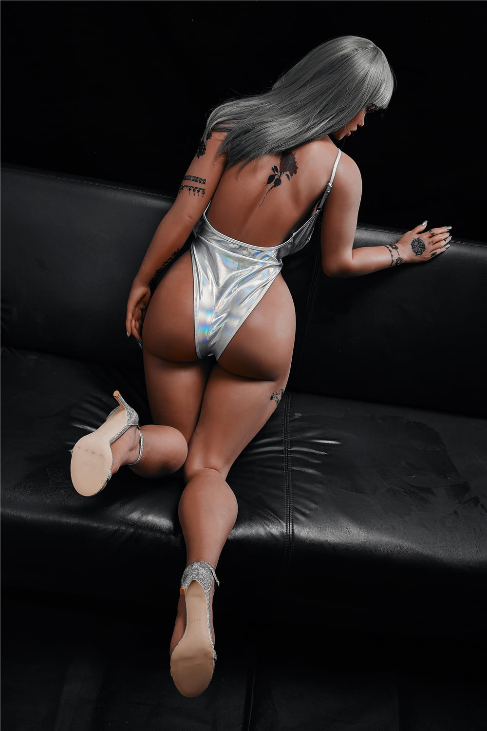 Секс-лялька Katheline фото 8 - SexDolls.com.ua Секс лялька Katheline зі спортивною фігурою вид зі спини