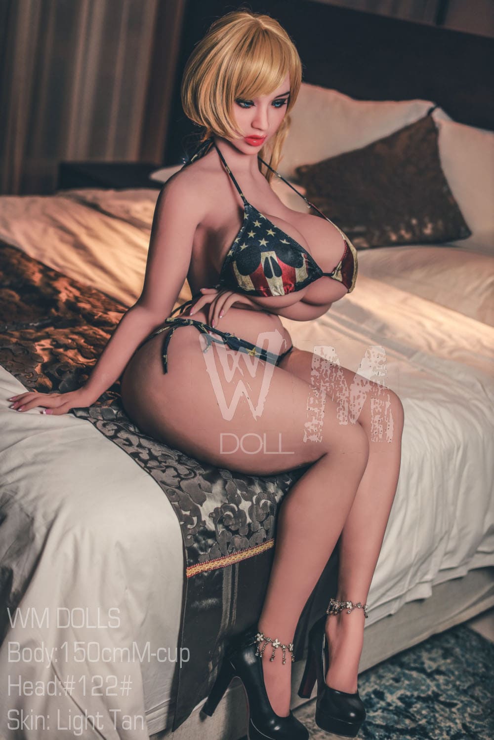 Секс-лялька Malori фото 17 - SexDolls.com.ua Секс лялька Malori у купальнику сидить