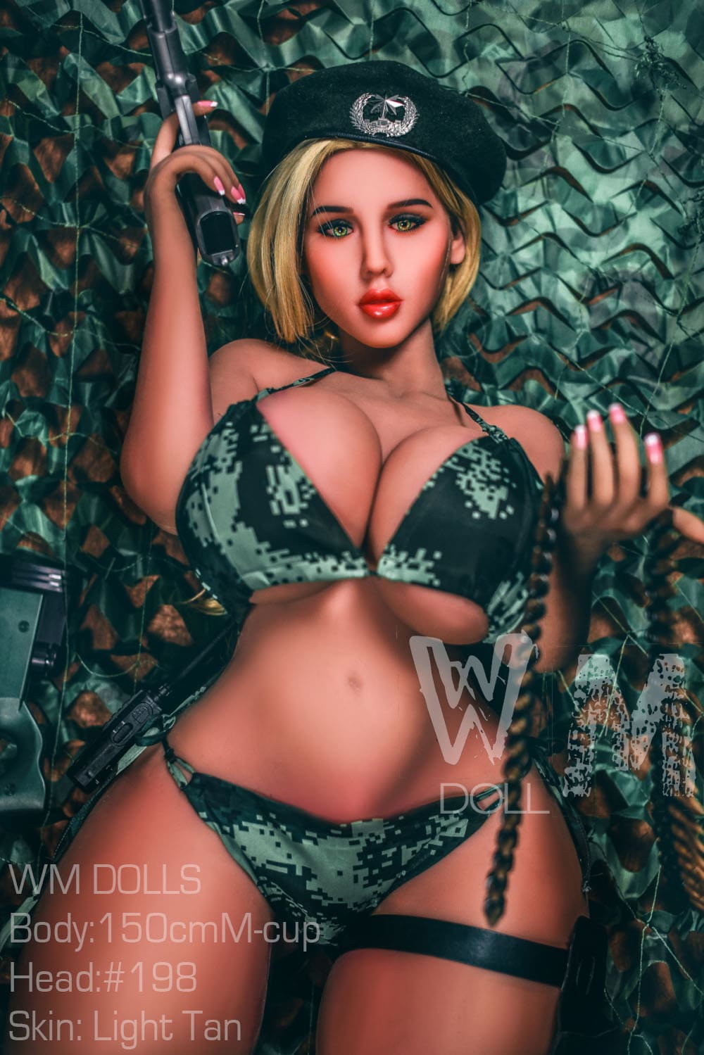 Секс-лялька Skye фото 6 - SexDolls.com.ua Пишнотіла секс лялька Skye в зеленому купальнику позує