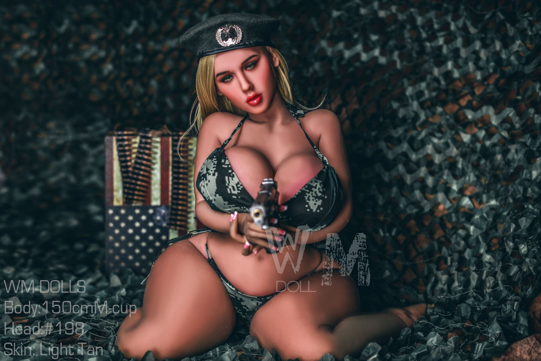 Секс-лялька Skye фото 5 - SexDolls.com.ua Пишнотіла секс лялька Skye у зеленому купальнику дивиться прямо