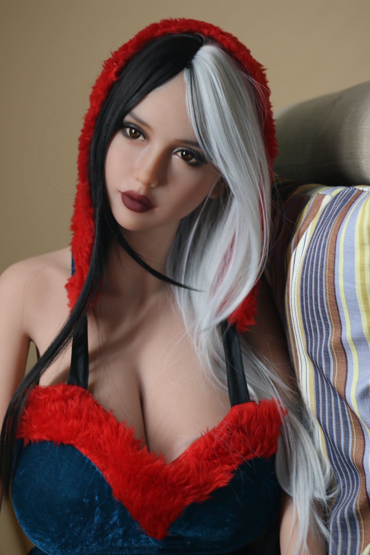Жіночий торс WM фото 34 - SexDolls.com.ua Жіночий торс WM 34 з чорно білим волоссям і з великими грудьми