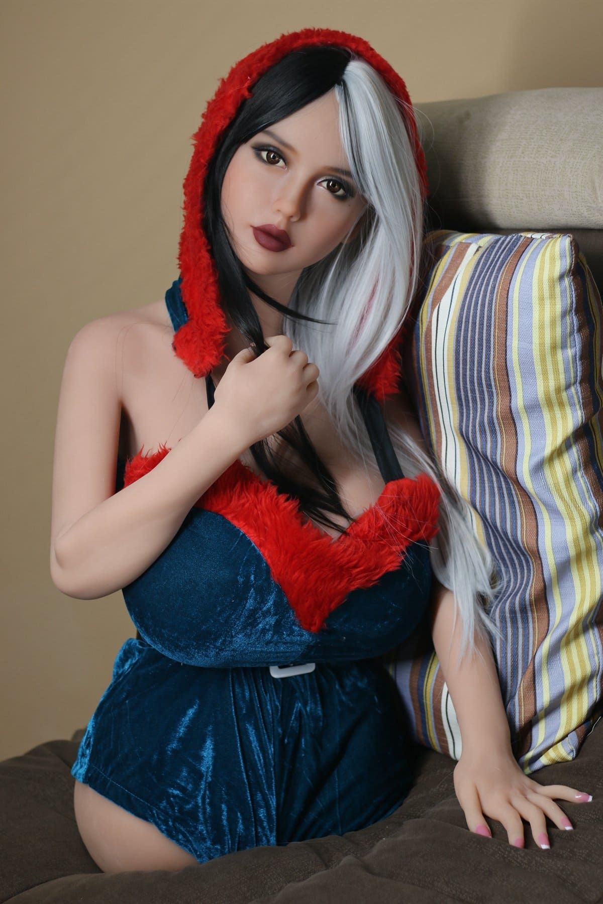 Жіночий торс WM фото 35 - SexDolls.com.ua Жіночий торс WM 35 з чорно білим волоссям та в синьому костюмі