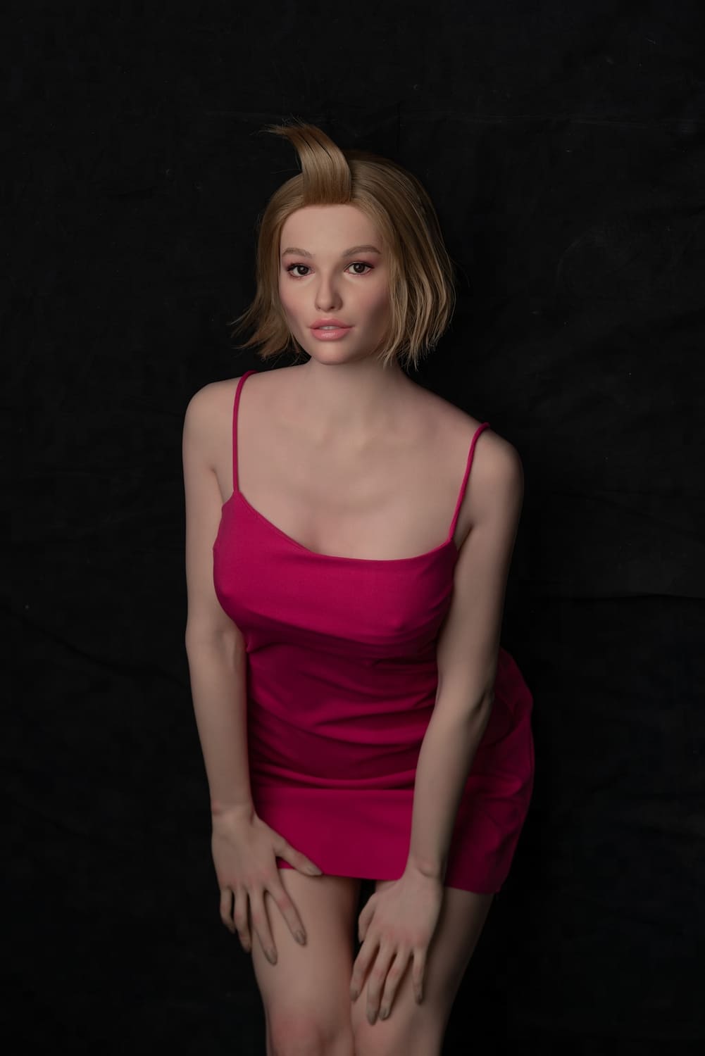 Секс-лялька Masha фото 4 - SexDolls.com.ua Секс лялька Masha з короткою стрижкою нахилилася
