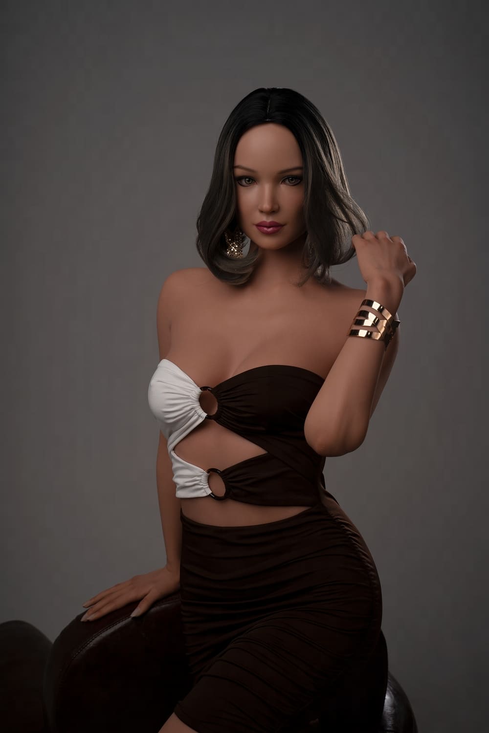 Секс-лялька Shaiden фото 8 - SexDolls.com.ua Реалістична секс лялька Shaiden у чорній короткій сукні дивиться прямо
