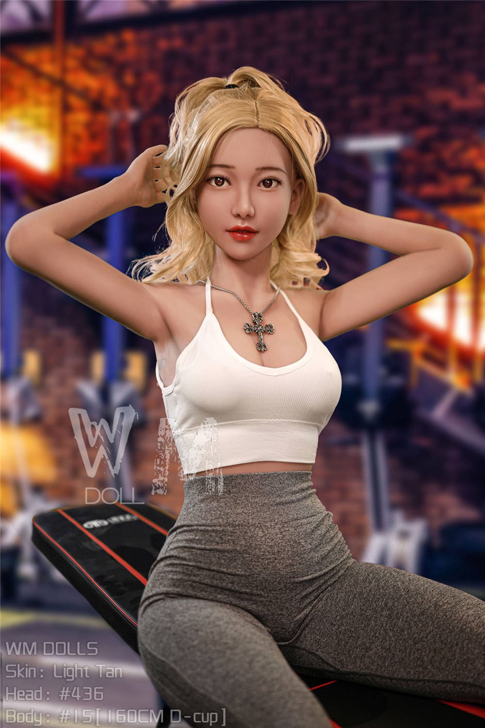 Секс-лялька Ibbi фото 3 - SexDolls.com.ua Шикарна секс лялька Ibbi поправляє своє красиве волосся