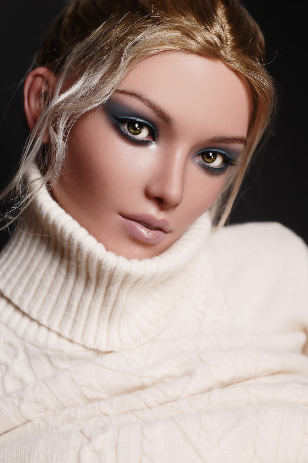 Секс-лялька Andre - фото 4 - SexDolls.com.ua Секс лялька Andre в білому светрі з горловиною