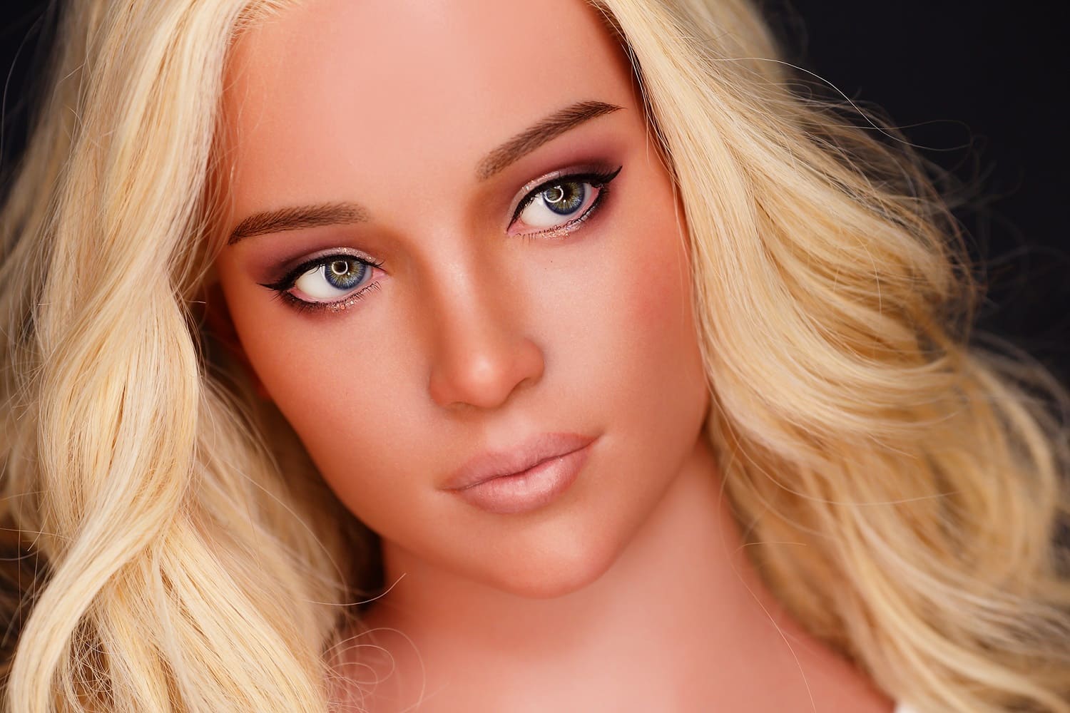 Секс-лялька Donna - фото 15 - SexDolls.com.ua Секс лялька Donna з пишним білим волоссям та блакитними очима