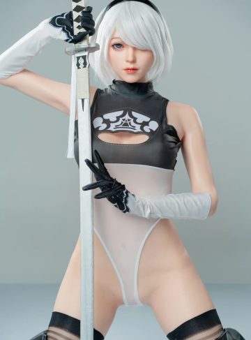 Секс-лялька Lu - фото 2 - SexDolls.com.ua Секс лялька Lu у чорно білому боді з мечем у руках