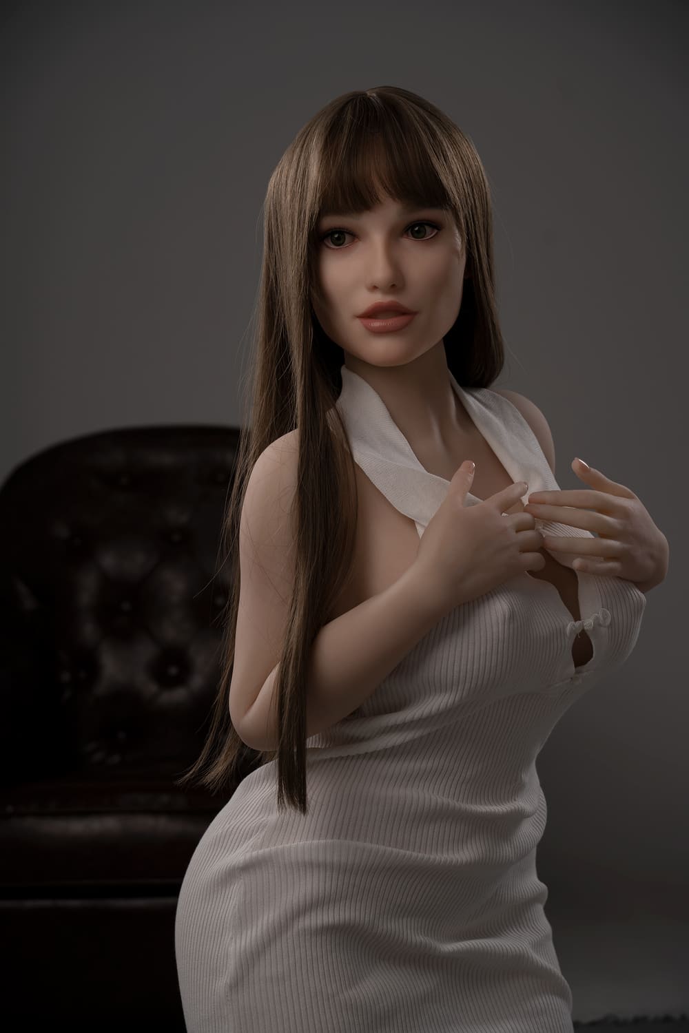Секс-лялька Selma - фото 5 - SexDolls.com.ua Секс лялька Selma сидить на колінах вигляд поблизу
