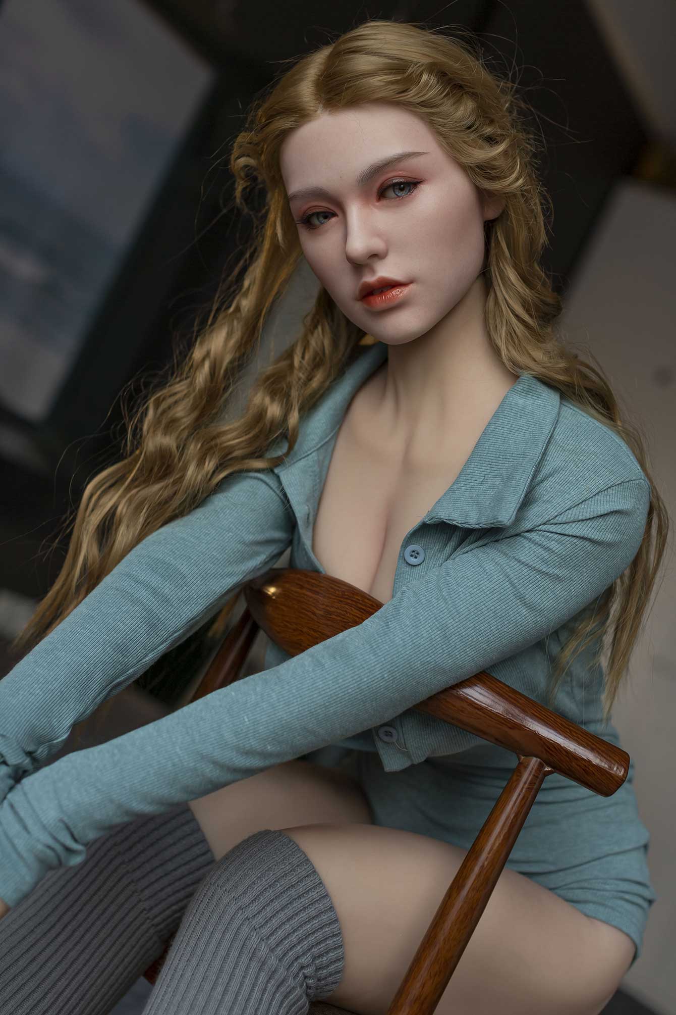 emma16 - SexDolls.com.ua Секс кукла Emma смотрит в камеру