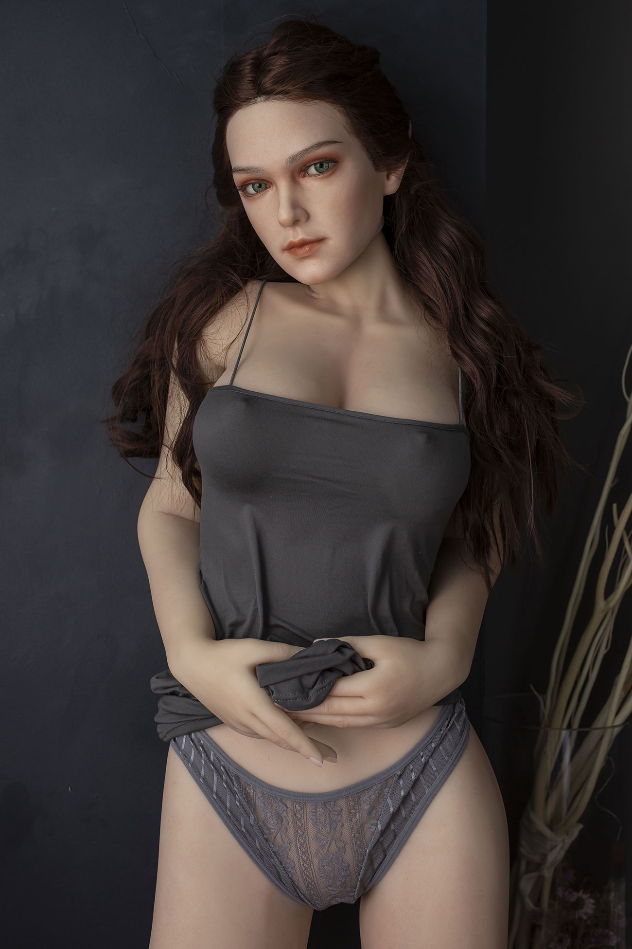 vane32 - SexDolls.com.ua Секс кукла Vane в сером платье подняла платье