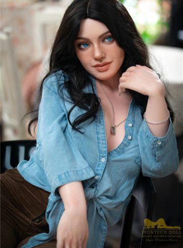 Секс-лялька Bel позує