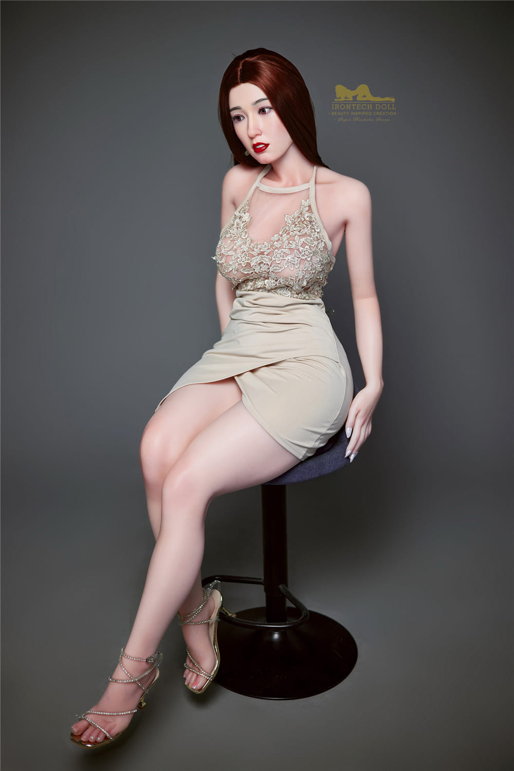 Секс-лялька Willow фото 36 - SexDolls.com.ua Реалістичний секс лялька Willow в бежевому платті