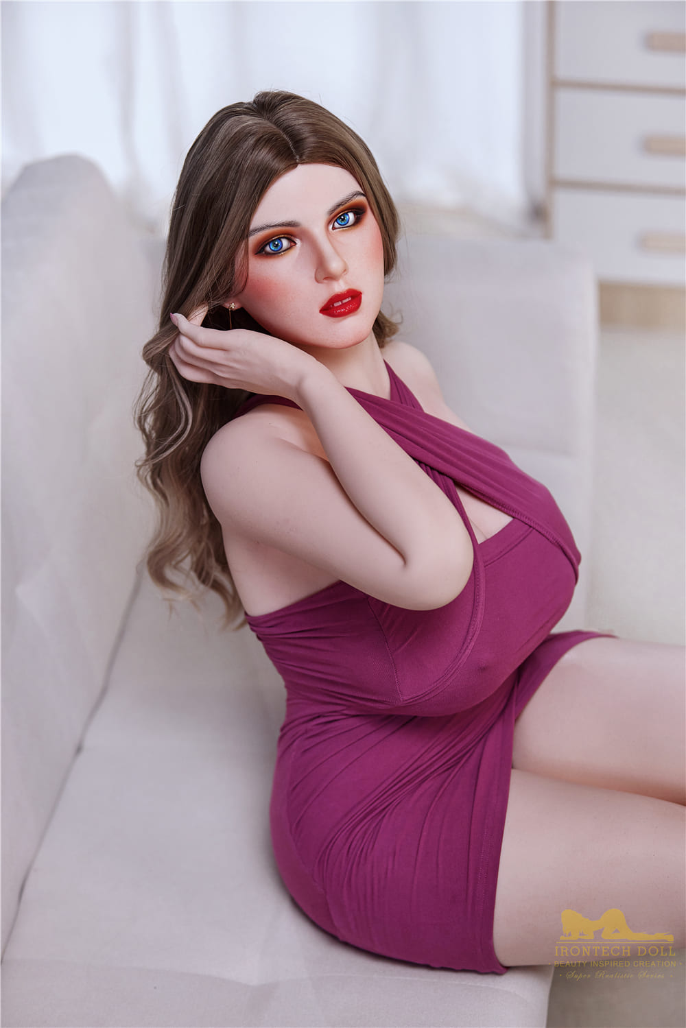 Секс-лялька Kenzie фото 9 - SexDolls.com.ua Секс лялька Kenzie поправляє волосся