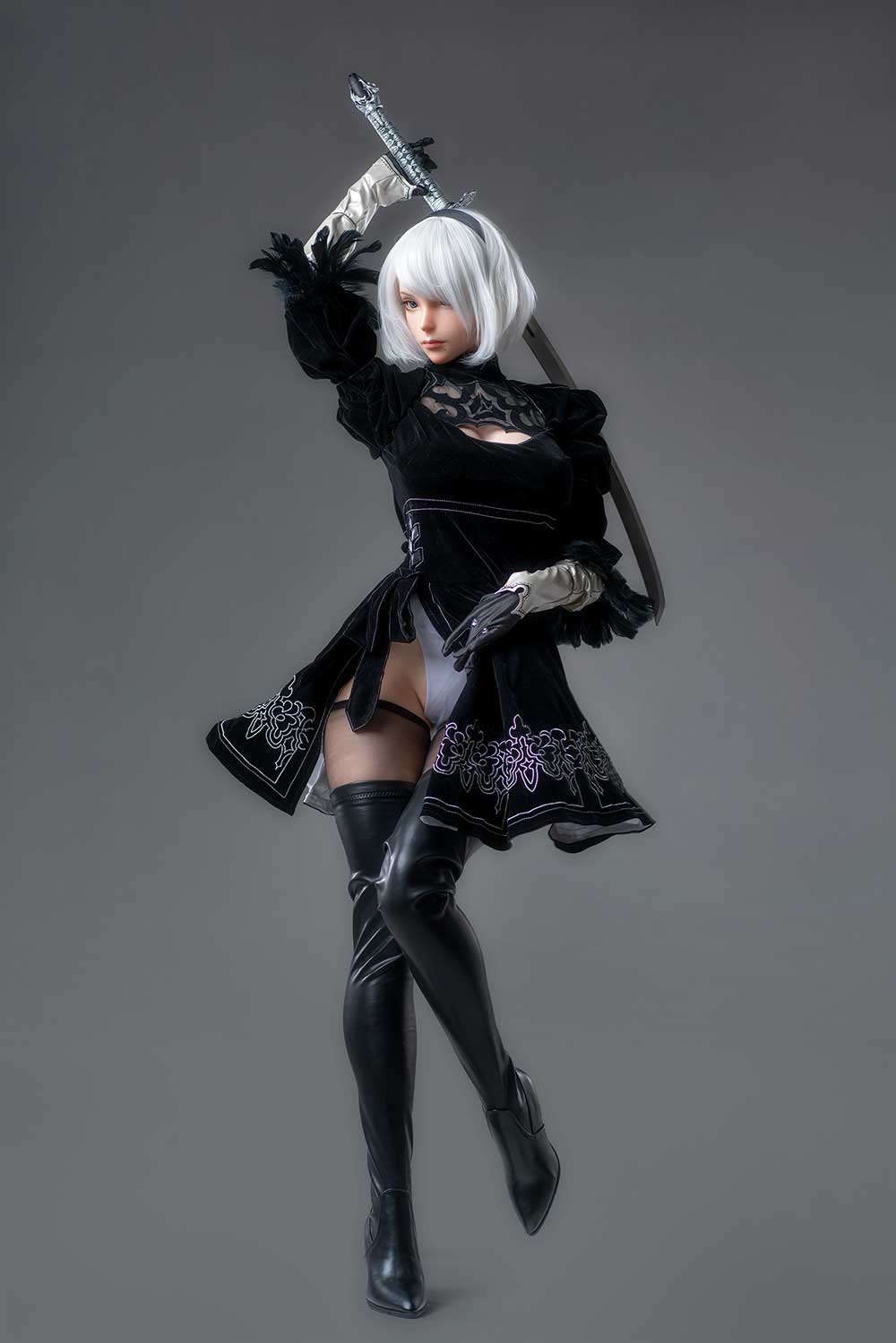 Секс-лялька Yorha - фото 14 - SexDolls.com.ua Секс лялька Yorha підняла сукню