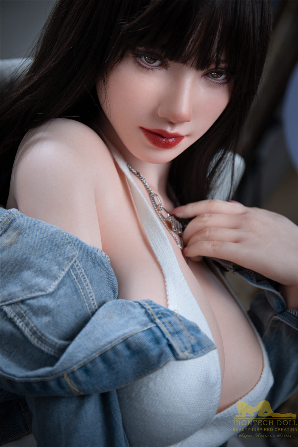 Секс-лялька Kisha фото 6 - SexDolls.com.ua Секс кукла Kisha оголила плечо