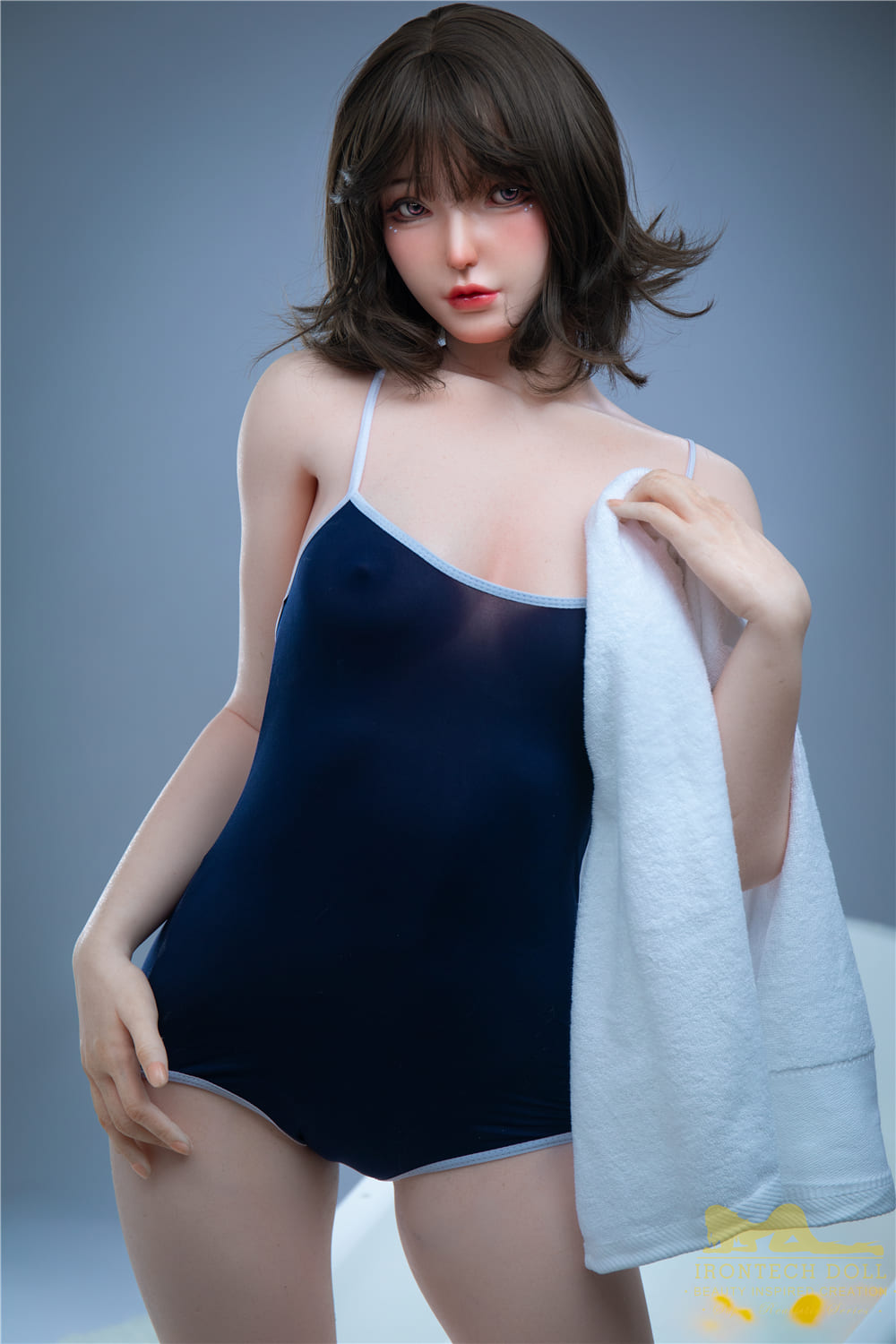 Секс-лялька Mei фото 1 - SexDolls.com.ua Секс лялька Mei з рушником у руках