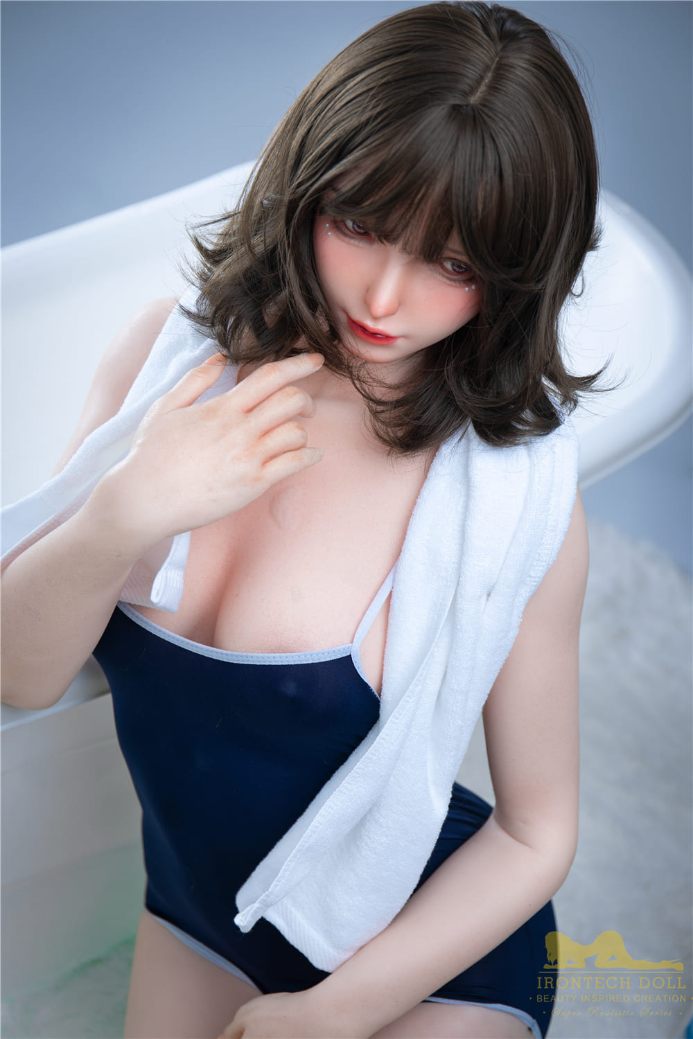 Секс-лялька Mei фото 4 - SexDolls.com.ua Секс лялька Mei з рушником на плечі
