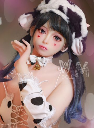 Секс-лялька Xiodji дивиться в камеру