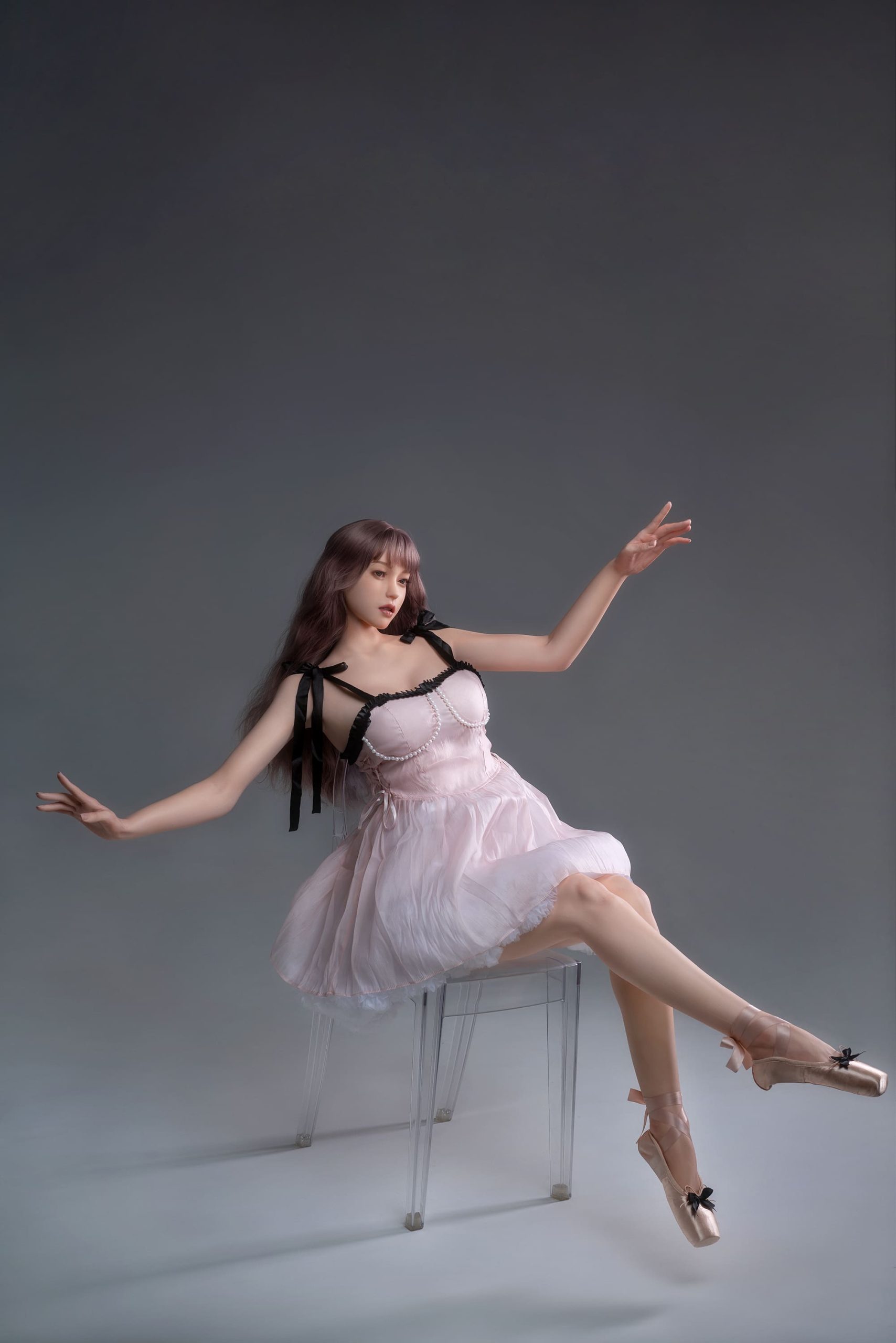 Секс-лялька Faustina фото 11 - SexDolls.com.ua Секс лялька Faustina сидить на стільці