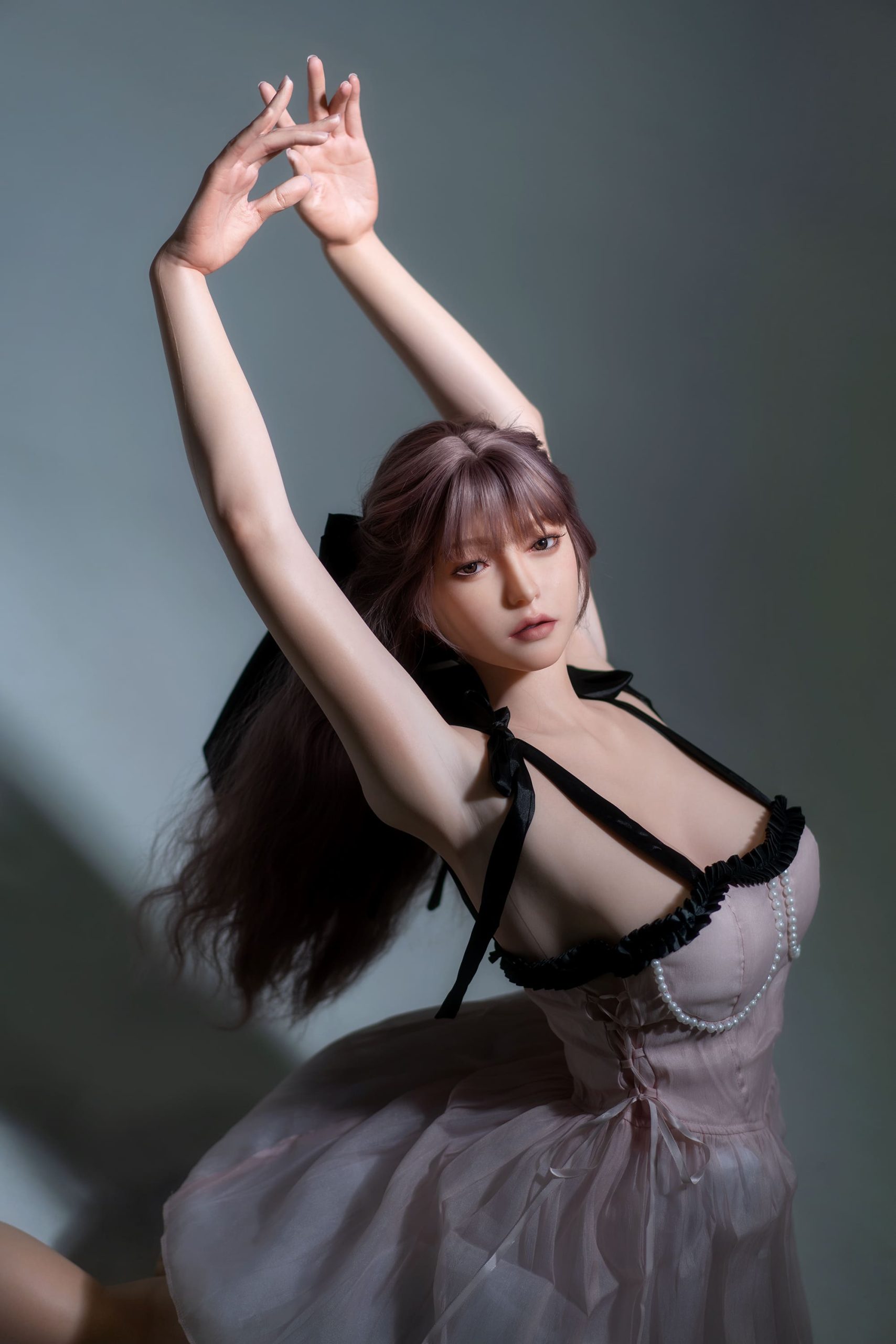Секс-лялька Faustina фото 15 - SexDolls.com.ua Секс лялька Faustina підняла руки нагору