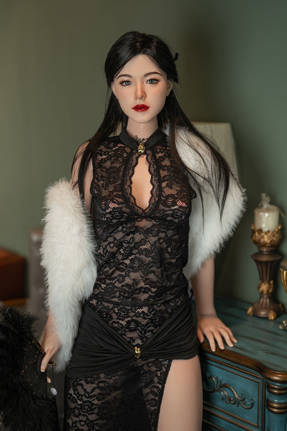 Секс-лялька Kelli фото 1 - SexDolls.com.ua Секс лялька Kelli у хутряній накидці