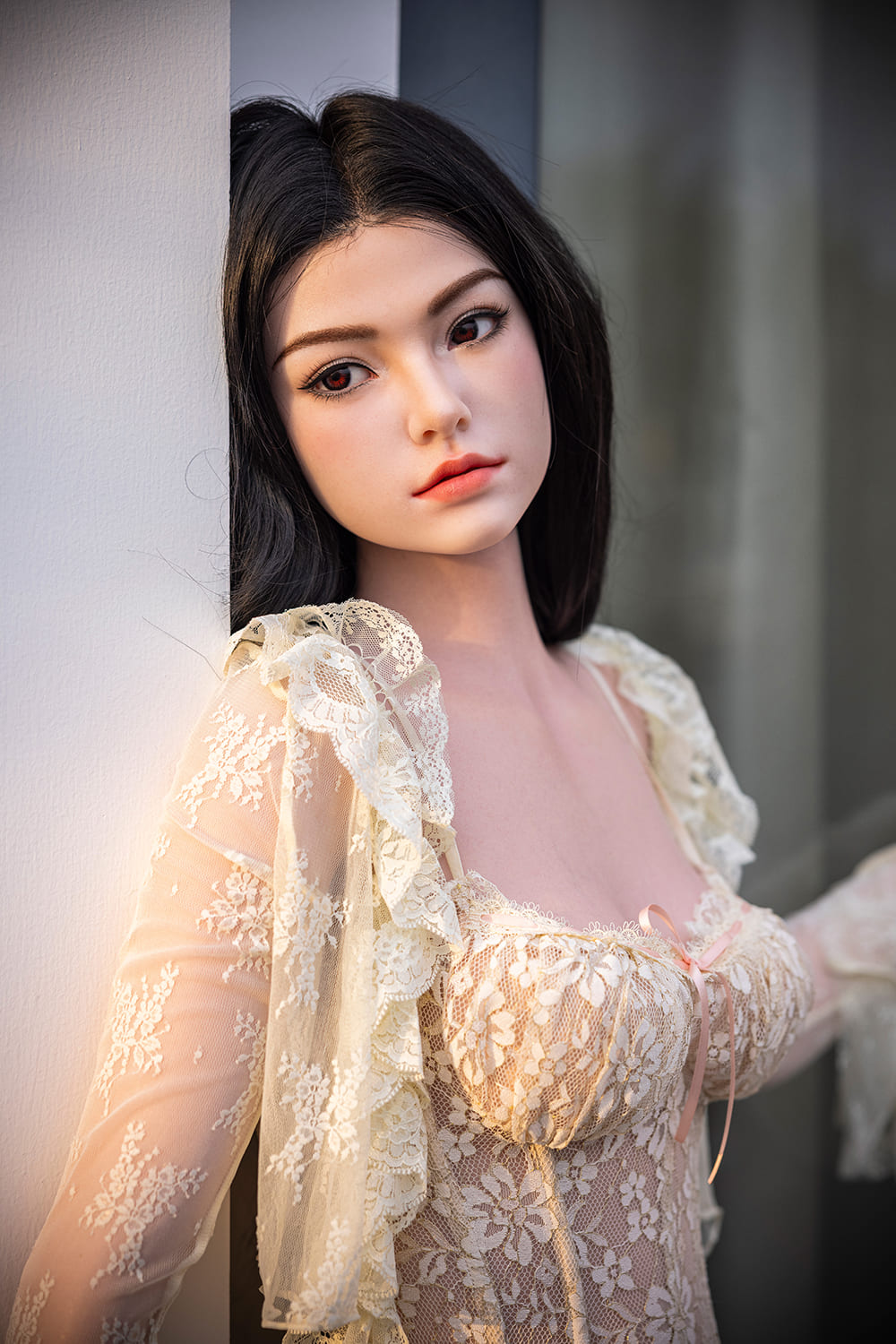 Секс-лялька Qingyan фото 18 - SexDolls.com.ua Секс лялька Qingyan стоїть біля стіни