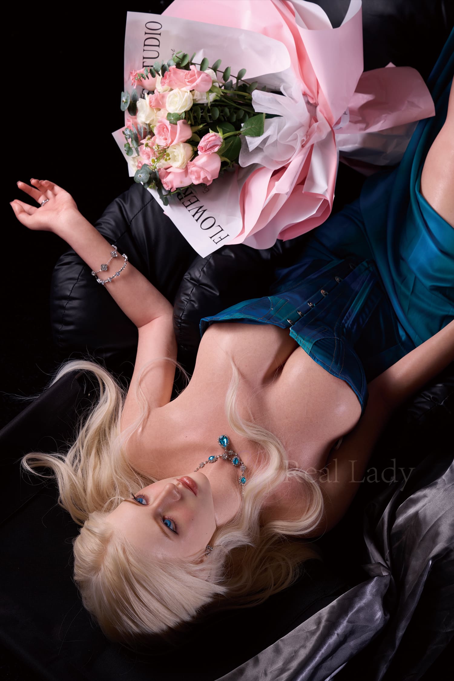 Секс-лялька Isla фото 18 - SexDolls.com.ua Секс лялька Isla у зеленій сукні