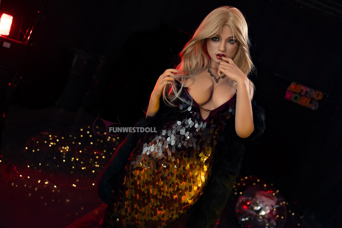 Секс-лялька Roxie - фото 12 - SexDolls.com.ua Секс лялька Roxie тримає палець біля рота