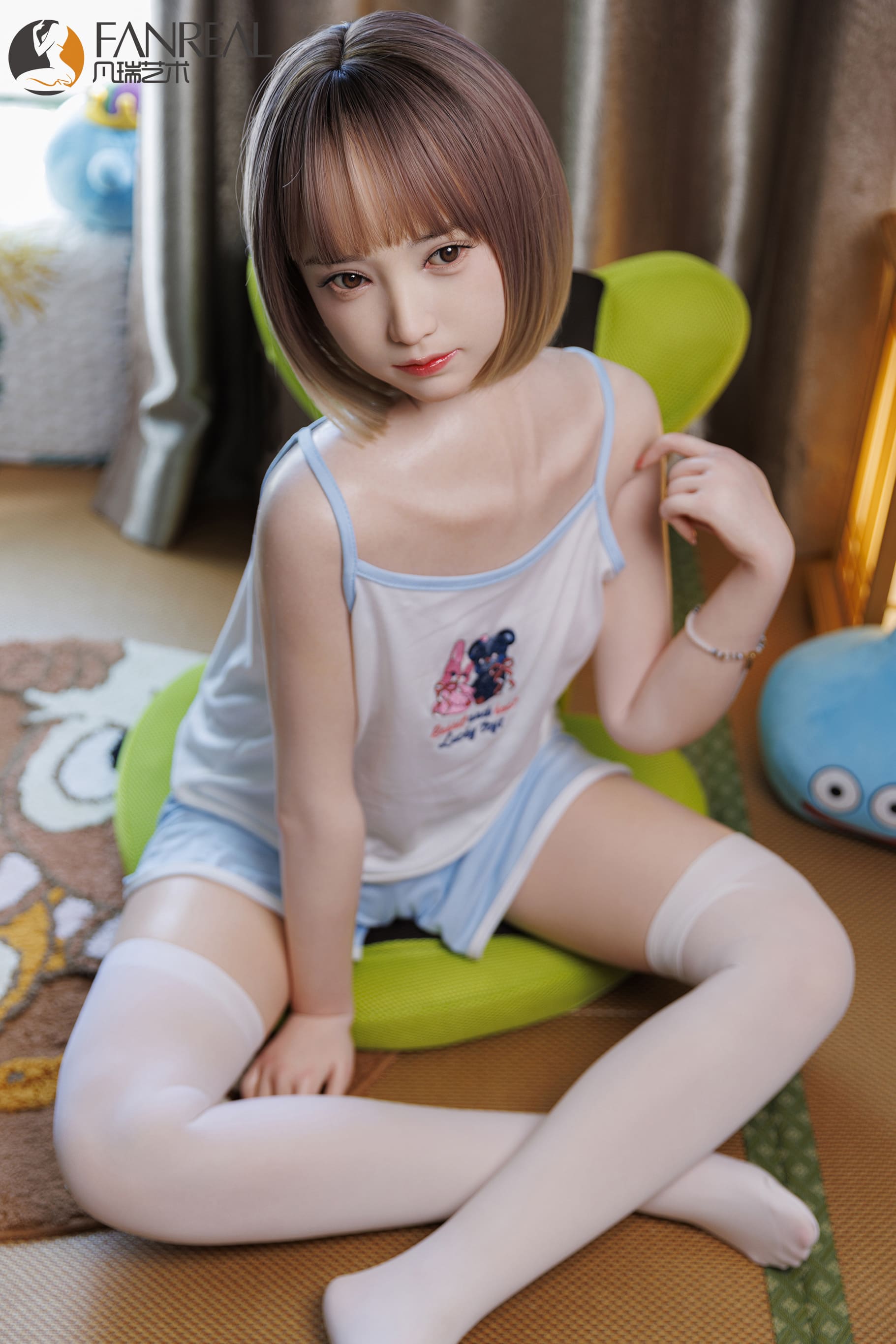 Секс-лялька Kiyomi фото 04 - SexDolls.com.ua Секс лялька Kiyomi у білих гольфах