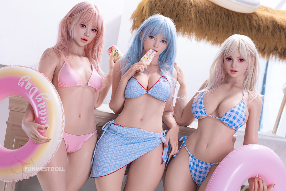 Секс-лялька Kamalia - фото 11 - SexDolls.com.ua Секс лялька Kamalia тримає морозиво в роті