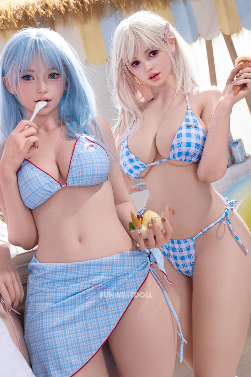 Секс-лялька Kamalia - фото 12 - SexDolls.com.ua Секс лялька Kamalia облизує ложку