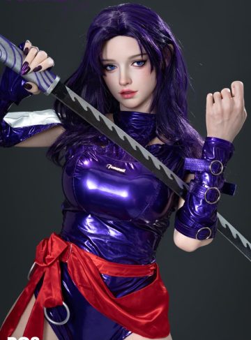 Секс-лялька Psylocke тримає меч на грудях